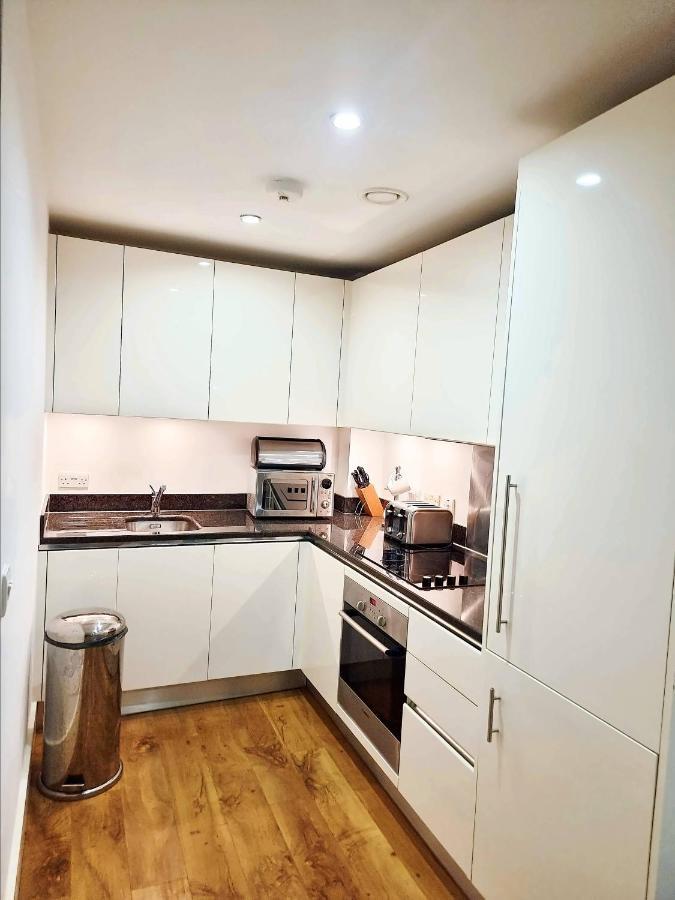 Your Riverside Home 2 With Private Balcony London Eksteriør billede