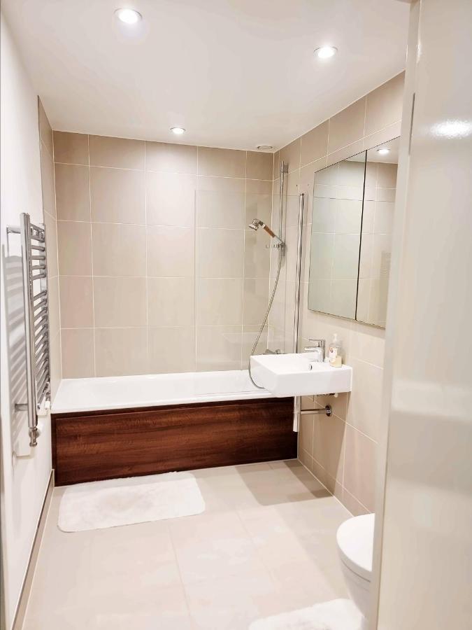 Your Riverside Home 2 With Private Balcony London Eksteriør billede